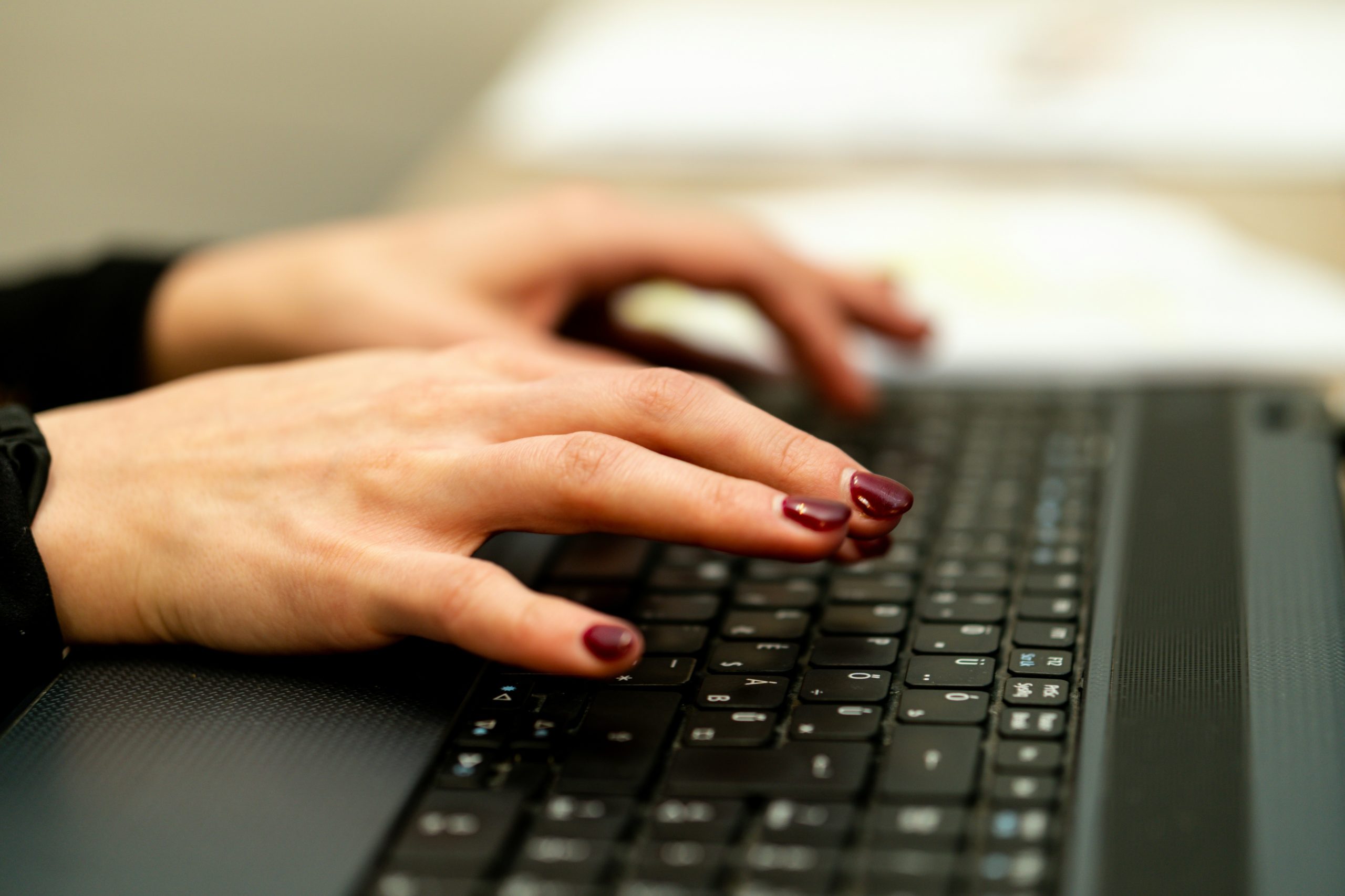 femme de 35 ans en reconversion professionnelle